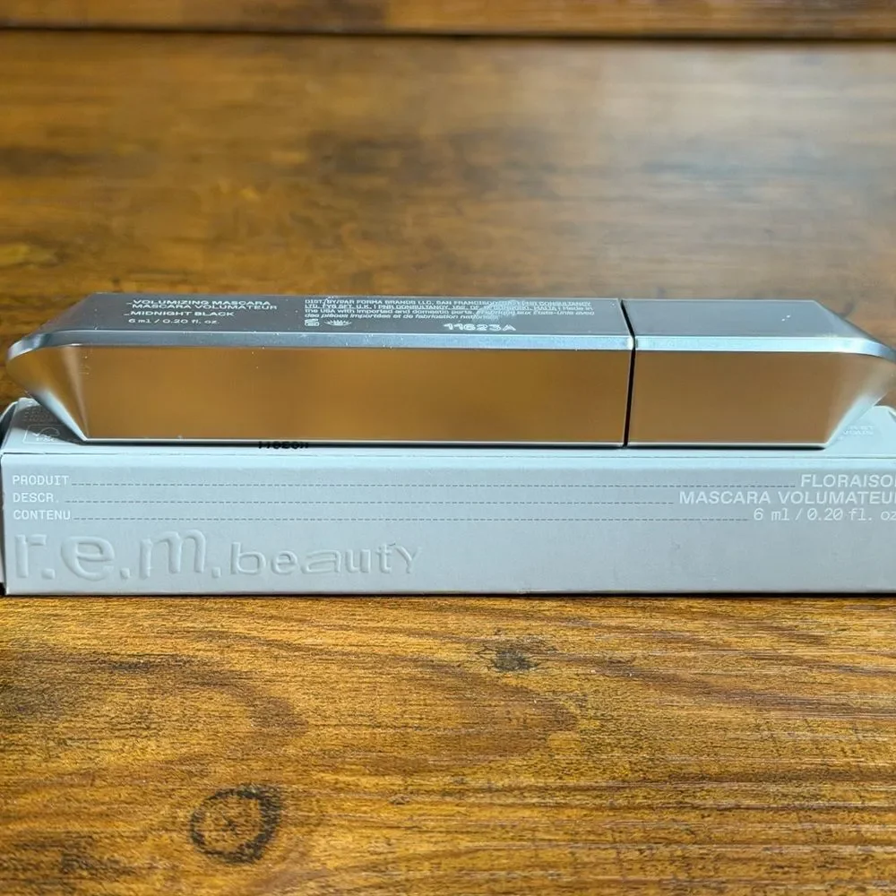 r.e.m. beauty Flourishing Volumizing Mascara Midnight Black NIB